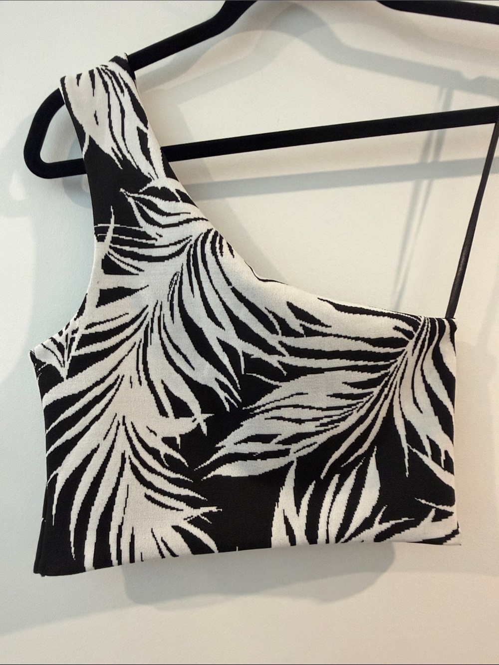 Zara Black & White One-Shoulder Palm-Print Crop Top - Picture 6 of 6